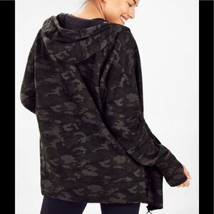 Fabuletics Leah oversized hoodie. NWT. Size small
